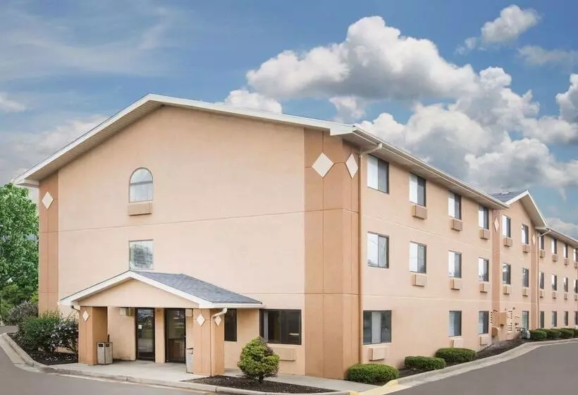 مُتل Super 8 By Wyndham Beckley