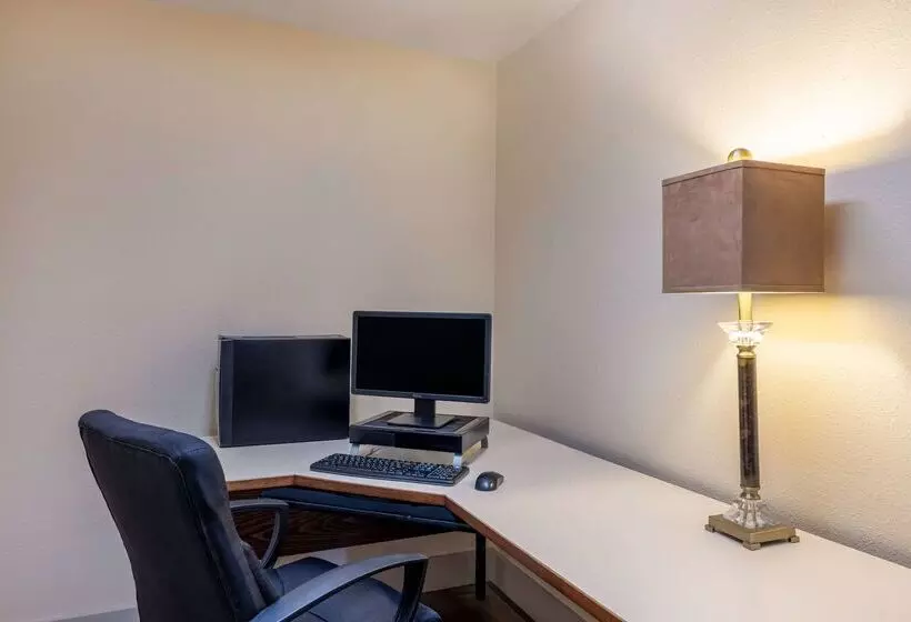 مُتل Super 8 By Wyndham Butte Mt