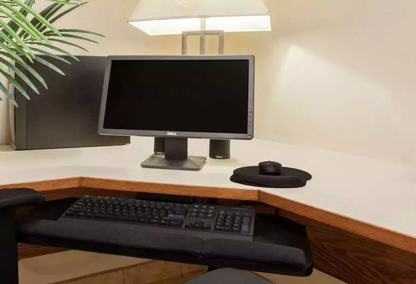 مُتل Super 8 By Wyndham Butte Mt