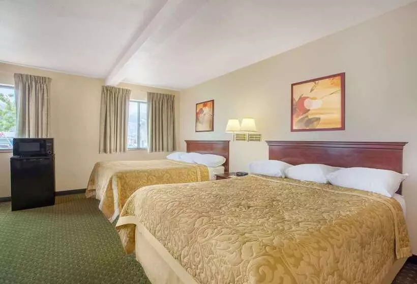 مُتل Super 8 By Wyndham Butte Mt