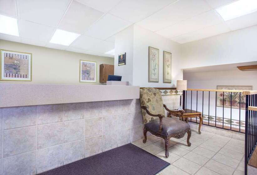 Motel Super 8 By Wyndham Butte Mt