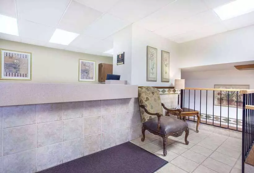 مُتل Super 8 By Wyndham Butte Mt