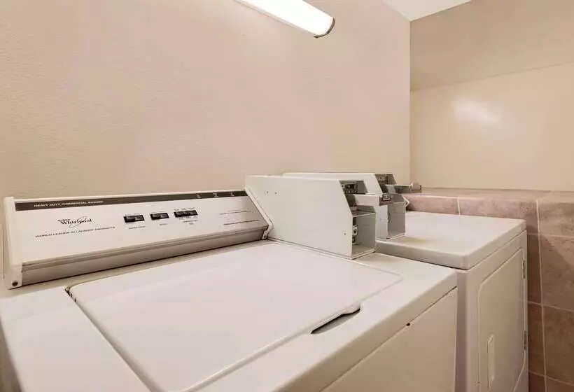 모텔 Super 8 By Wyndham Martinsburg