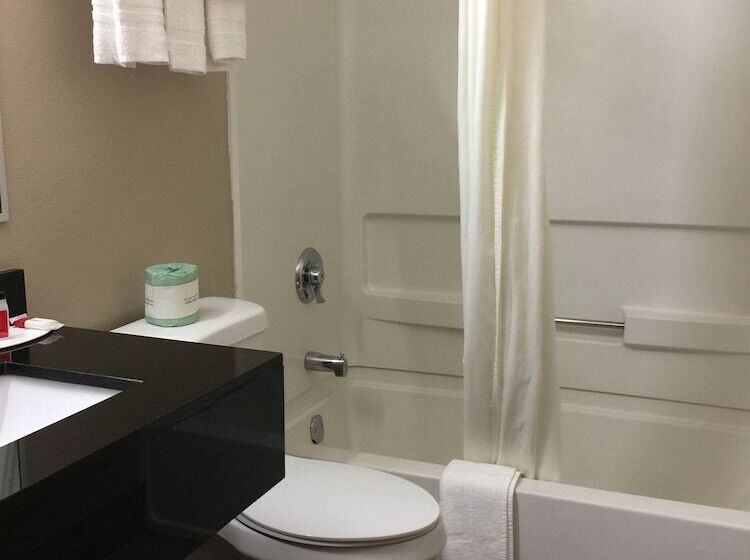 فندق على الطريق Super 8 By Wyndham Mayfield