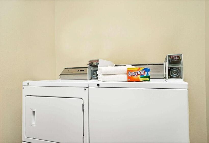 فندق على الطريق Super 8 By Wyndham Rogers Minnesota