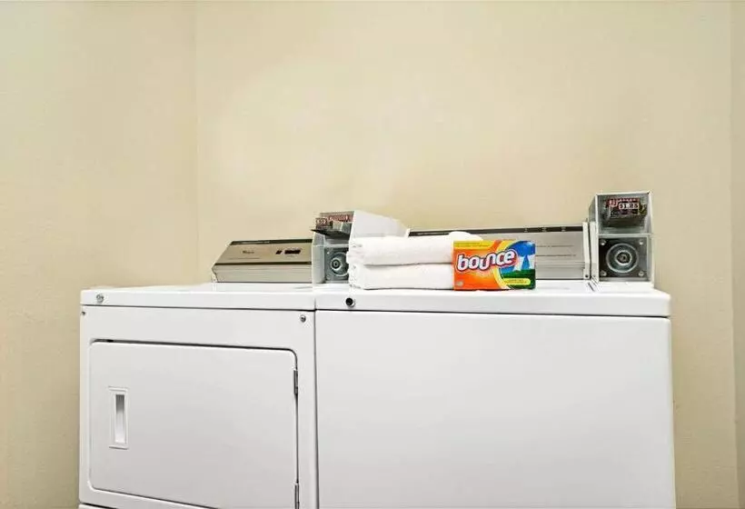 Motelli Super 8 By Wyndham Rogers Minnesota