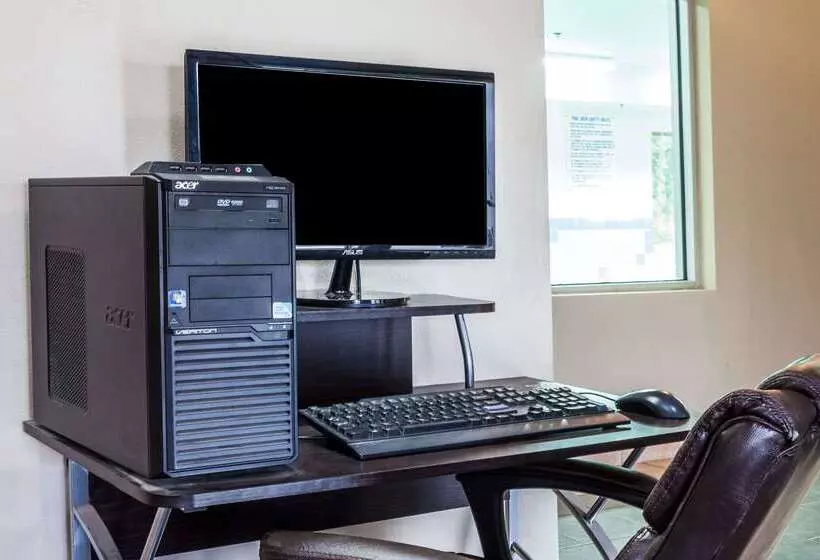 汽车旅馆  Super 8 By Wyndham Valparaiso