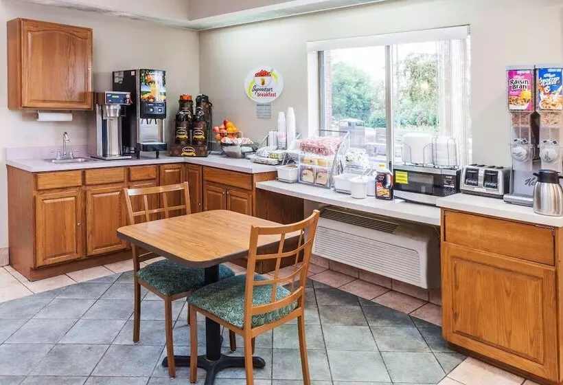 汽车旅馆  Super 8 By Wyndham Valparaiso