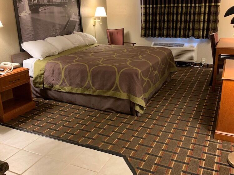 فندق على الطريق Super 8 By Wyndham Valparaiso