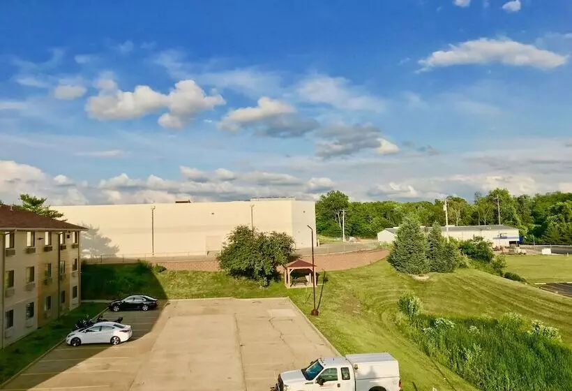 Мотель The Quincy Inn & Suites