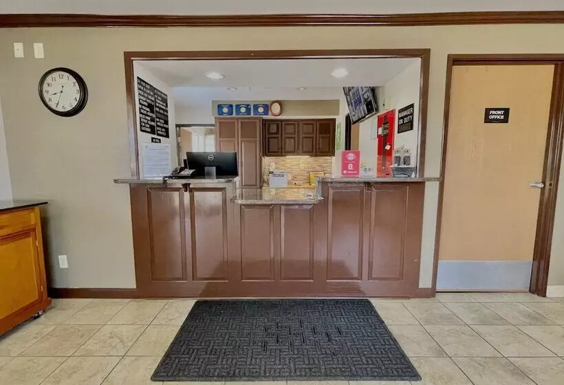 Мотель The Quincy Inn & Suites