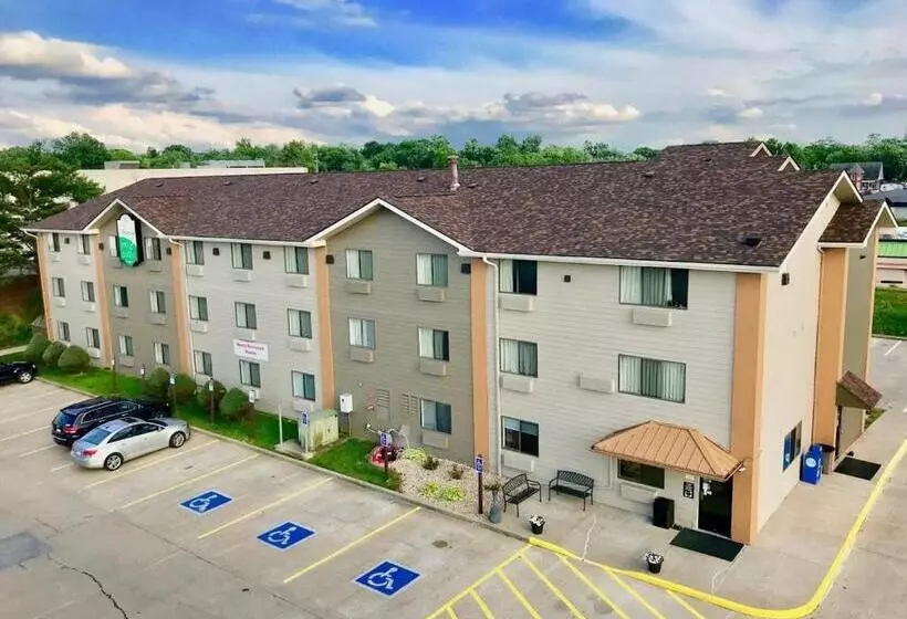 Мотель The Quincy Inn & Suites