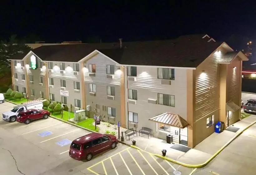 Мотель The Quincy Inn & Suites