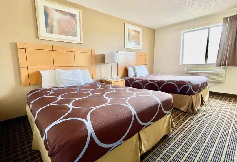 Мотель The Quincy Inn & Suites