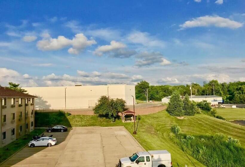 Motel The Quincy Inn & Suites