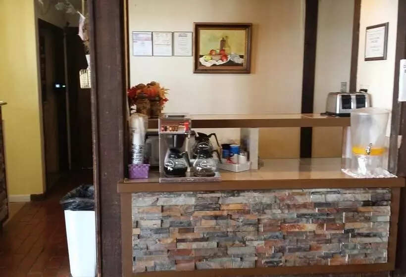 汽车旅馆  West Texas Inn & Suites Midland