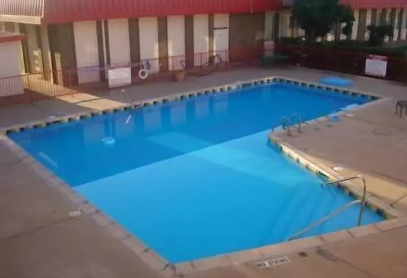 汽车旅馆  West Texas Inn & Suites Midland