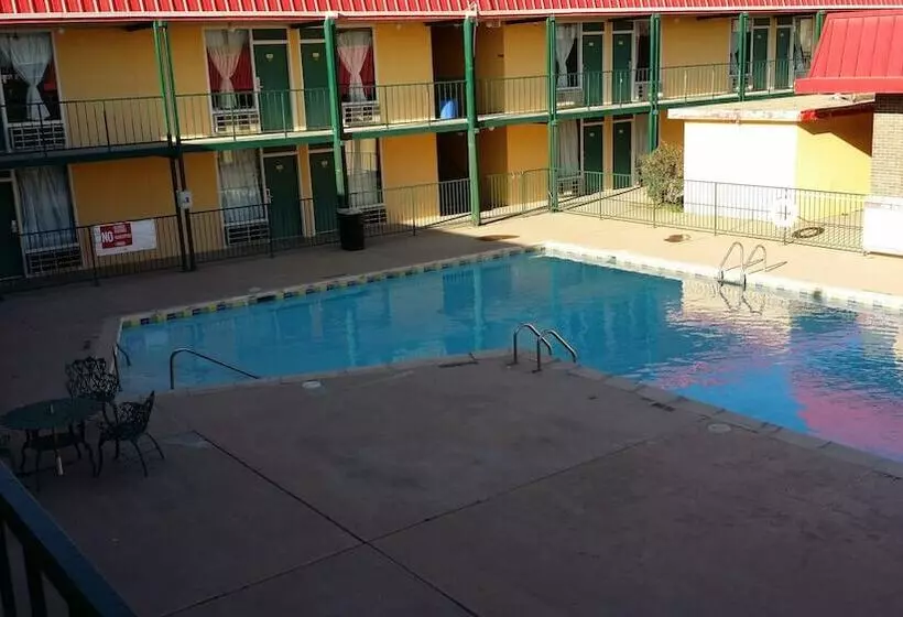 汽车旅馆  West Texas Inn & Suites Midland