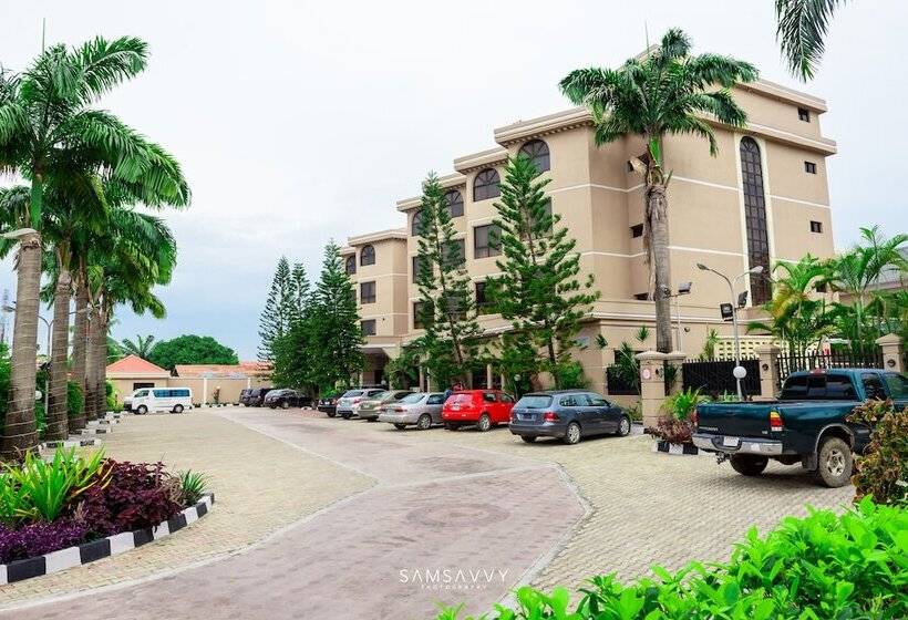 Dees Hotels Apartment & Suites