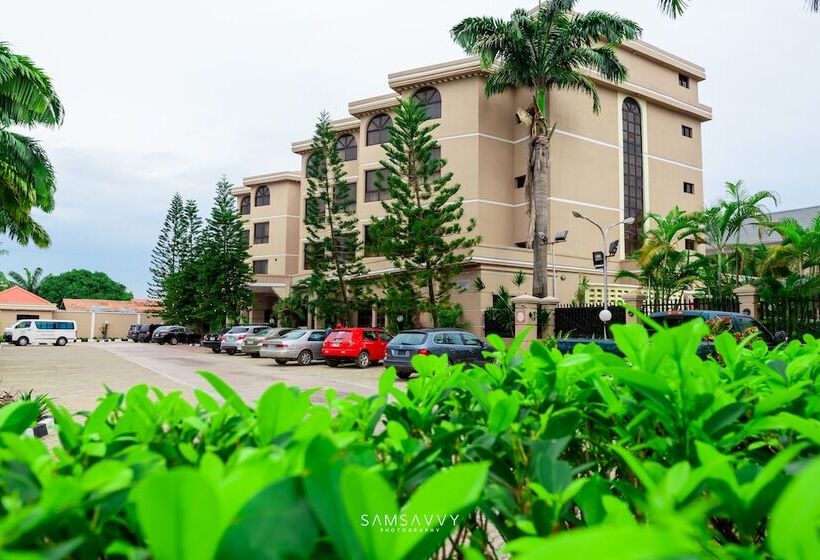 Dees Hotels Apartment & Suites