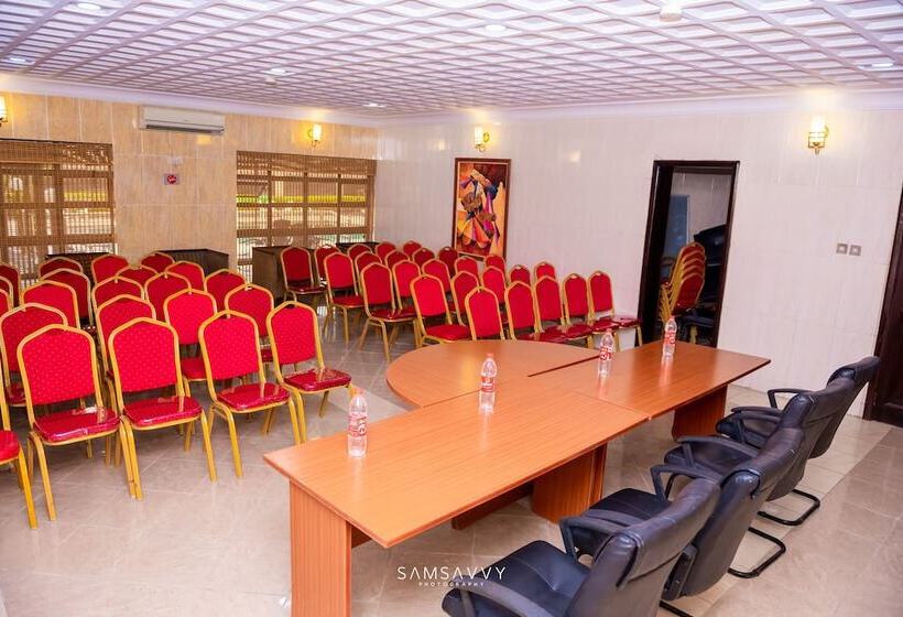 Dees Hotels Apartment & Suites