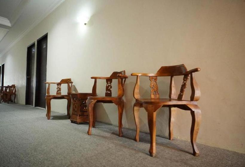 בית מלון כפרי Oyo 2904  Yayang Syariah