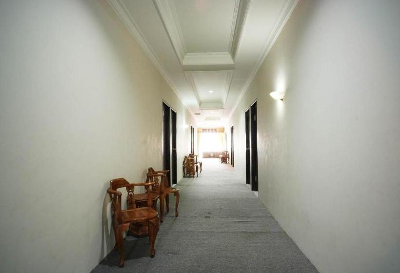 בית מלון כפרי Oyo 2904  Yayang Syariah