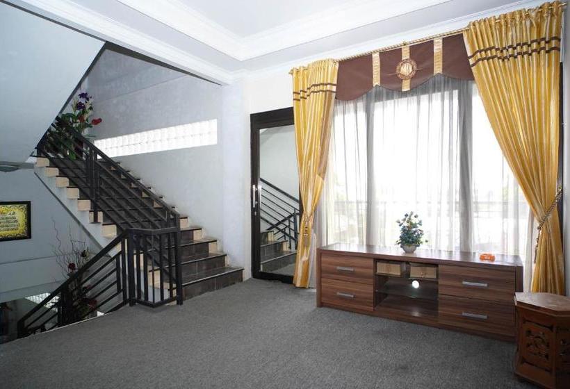 בית מלון כפרי Oyo 2904  Yayang Syariah