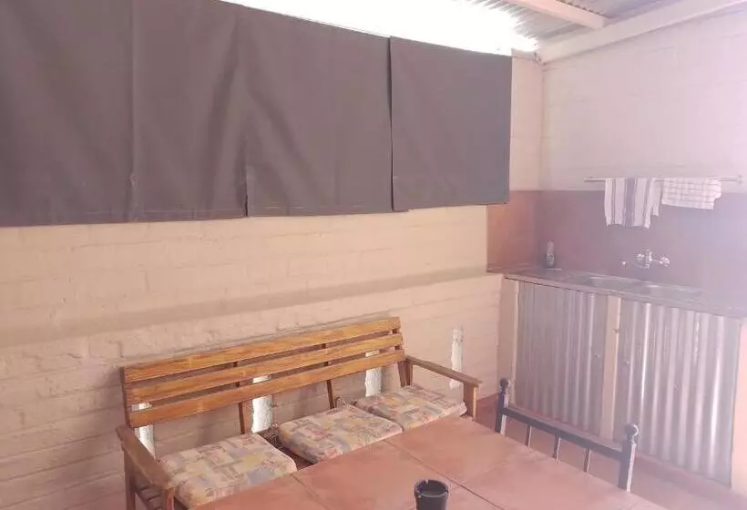 پانسیون Larochelle Guesthouse