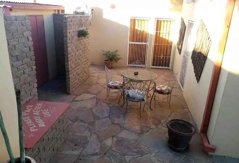 پانسیون Larochelle Guesthouse