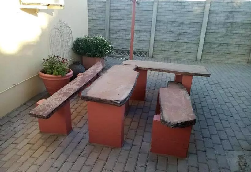 پانسیون Larochelle Guesthouse