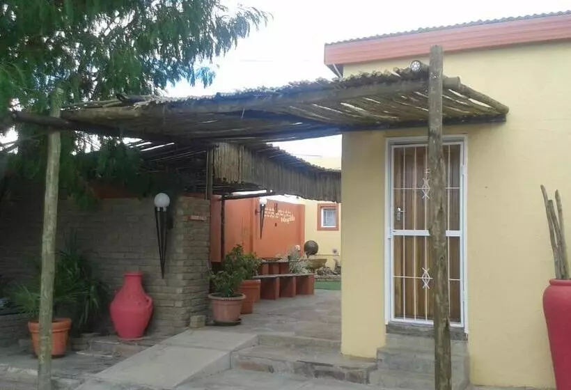 پانسیون Larochelle Guesthouse