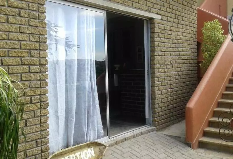 پانسیون Larochelle Guesthouse