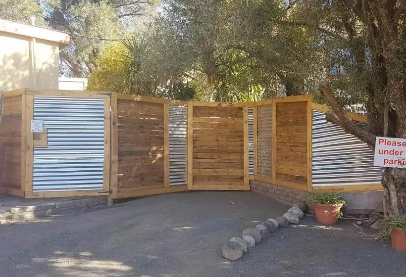 پانسیون Larochelle Guesthouse