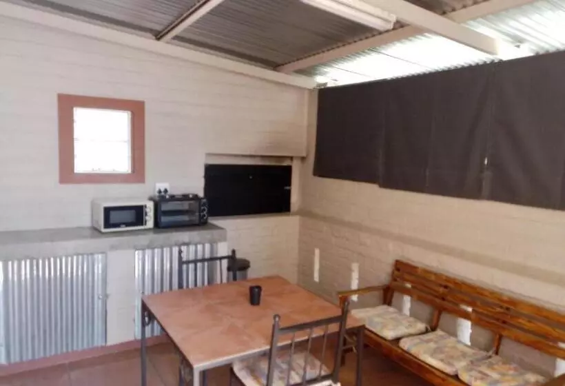 پانسیون Larochelle Guesthouse