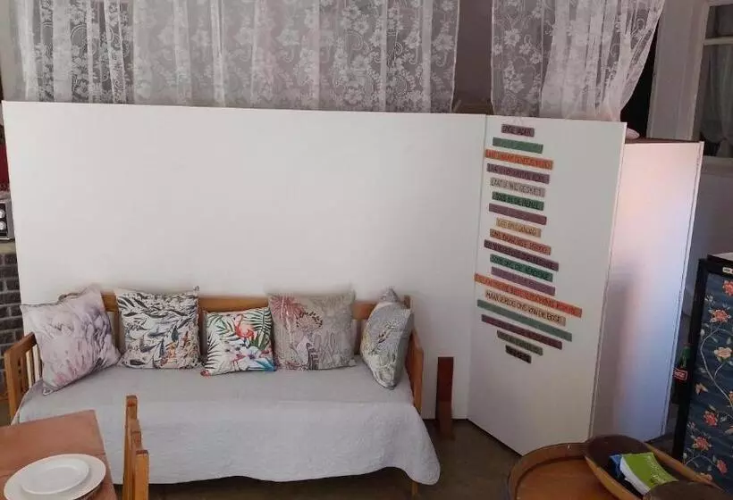 پانسیون Larochelle Guesthouse