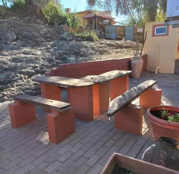 پانسیون Larochelle Guesthouse