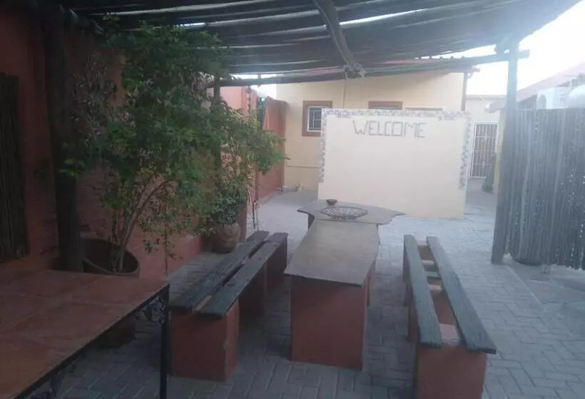 پانسیون Larochelle Guesthouse