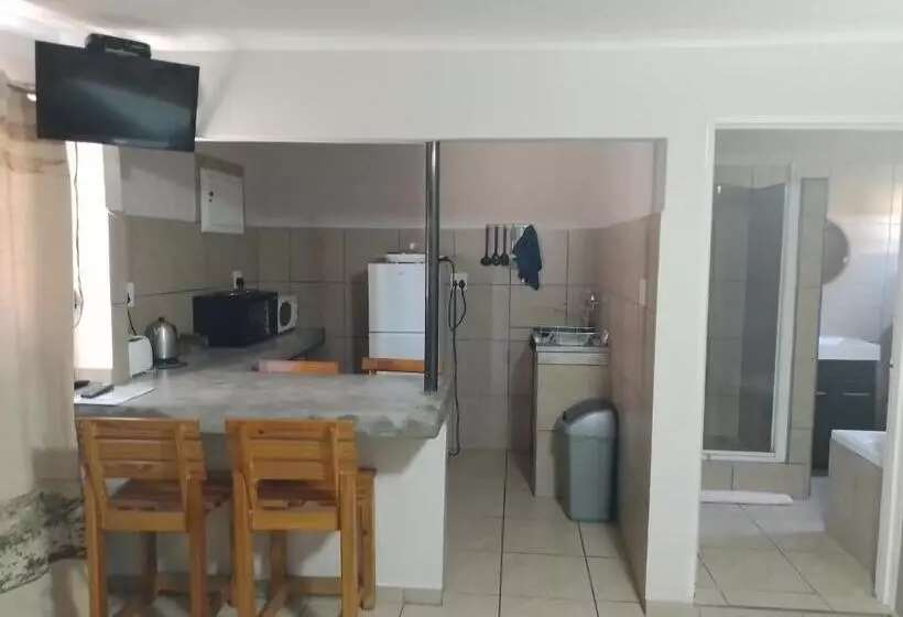 پانسیون Larochelle Guesthouse