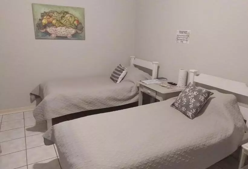 پانسیون Larochelle Guesthouse