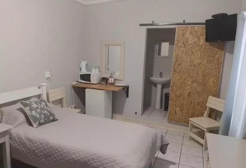 پانسیون Larochelle Guesthouse