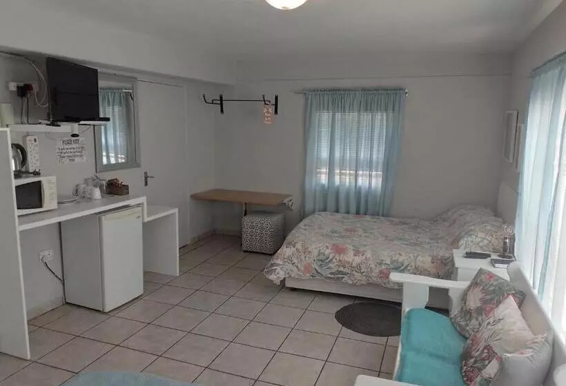 پانسیون Larochelle Guesthouse