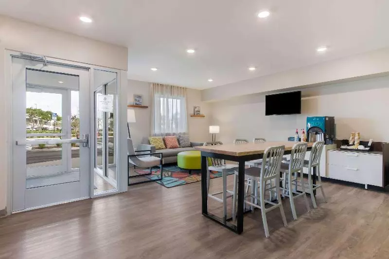 ホテル Woodspring Suites Tamarac