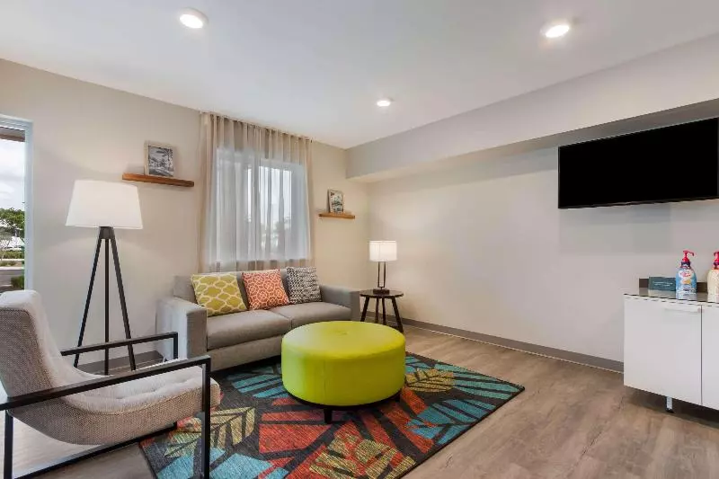 ホテル Woodspring Suites Tamarac