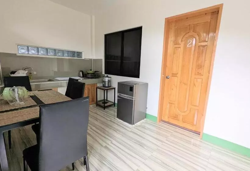 Retkeilymaja Charlina Inn Panglao