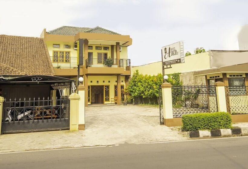 Spot On 2395 Hotel Aden 2 Syariah