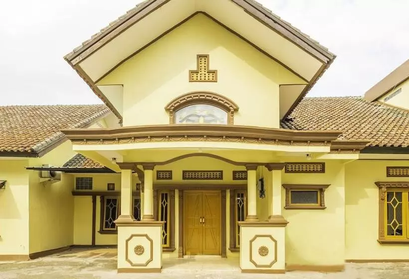 Spot On 2395 Hotel Aden 2 Syariah