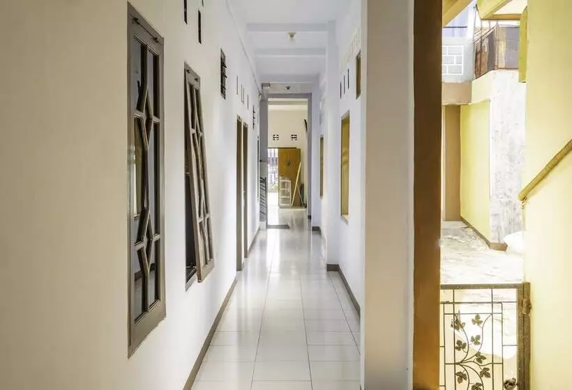 Spot On 2395 Hotel Aden 2 Syariah