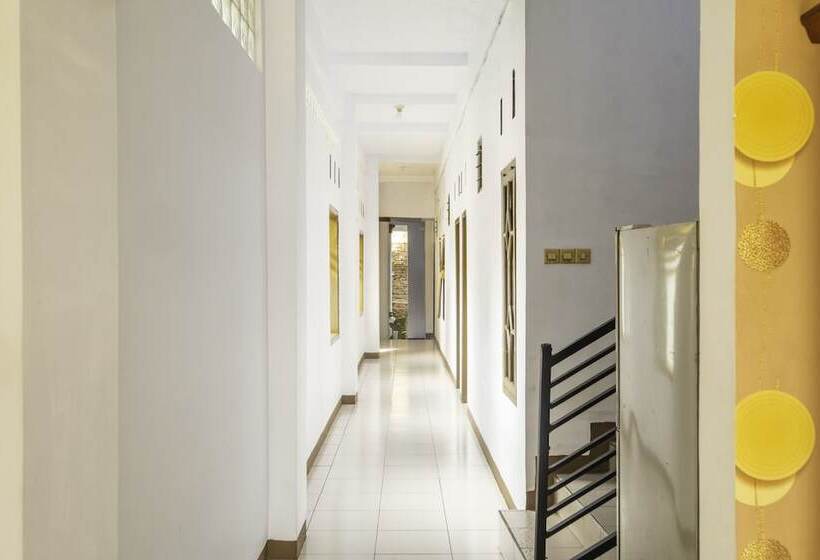 Spot On 2395 Hotel Aden 2 Syariah