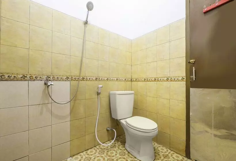 Spot On 2395 Hotel Aden 2 Syariah